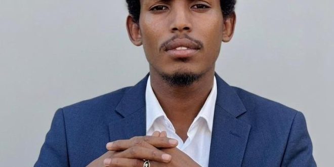 رئيس جبهة النضال الشعبي السوداني يدعو إلى عملية سياسية شاملة لوقف الحرب ويحذر، بحسب تصريحاته، من محاولات استغلال شعارات الحوار لإطالة الصراع